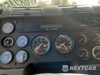 Zdjęcie 9 z 14 samochodu: 2014 FREIGHTLINER CASCADIA SEMI TRUCK VIN:3AKJGLD59ESFN2013 - miniatura