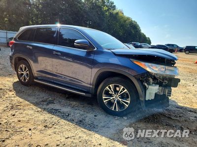 Czwarte zdjęcie samochodu z boku: 2017 TOYOTA HIGHLANDER LE VIN:5TDZARFH9HS026997 - miniatura
