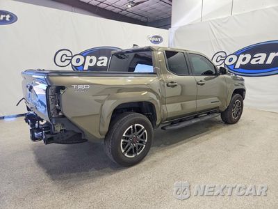 Trzecie zdjęcie samochodu z tyłu: 2025 TOYOTA TACOMA TRD SPORT VIN:3TMLB5JN4SM111004 - miniatura