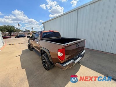 Trzecie zdjęcie samochodu z tyłu: 2014 TOYOTA TUNDRA CREWMAX PLATINUM VIN:5TFAW5F13EX406028 - miniatura