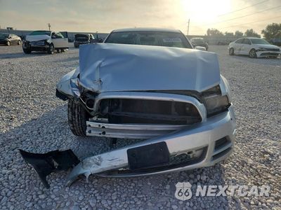 Piąte zdjęcie samochodu w środku: 2014 FORD MUSTANG VIN:1ZVBP8AM9E5265124 - miniatura