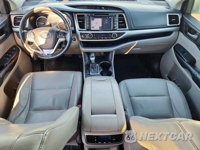 Zdjęcie 8 z 12 samochodu: 2014 TOYOTA HIGHLANDER XLE VIN:5TDKKRFH1ES036031 - miniatura