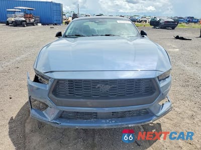 Piąte zdjęcie samochodu w środku: 2026 FORD MUSTANG VIN:1FA6P8TH4T5101626 - miniatura
