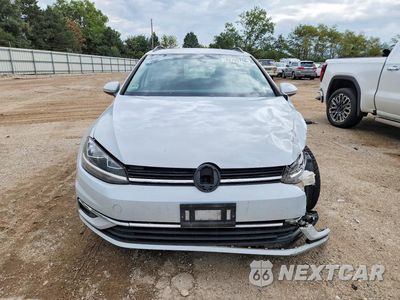Piąte zdjęcie samochodu w środku: 2018 VOLKSWAGEN GOLF SPORTWAGEN S VIN:3VW717AU9JM768724 - miniatura