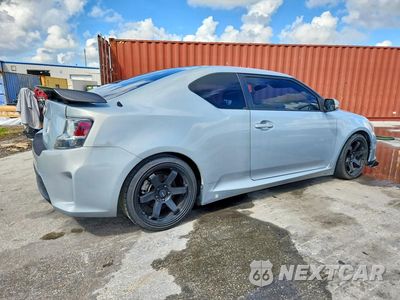 Trzecie zdjęcie samochodu z tyłu: 2014 SCION TC 10 SERIES VIN:JTKJF5C70E3066653 - miniatura
