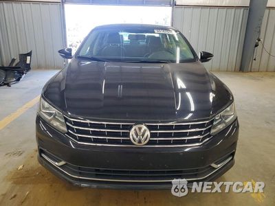 Piąte zdjęcie samochodu w środku: 2017 VOLKSWAGEN PASSAT SE VIN:1VWBT7A37HC018102 - miniatura