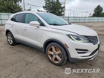 Czwarte zdjęcie samochodu z boku: 2018 LINCOLN MKC PREMIERE VIN:5LMCJ1D95JUL22757 - miniatura