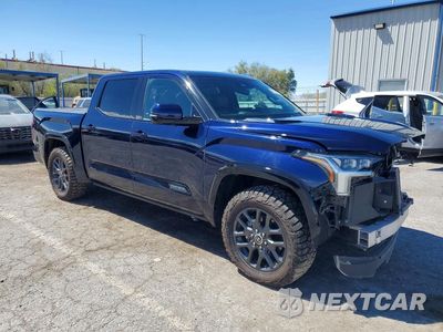 Czwarte zdjęcie samochodu z boku: 2023 TOYOTA TUNDRA PLATINUM HV VIN:5TFNC5DB9PX013403 - miniatura