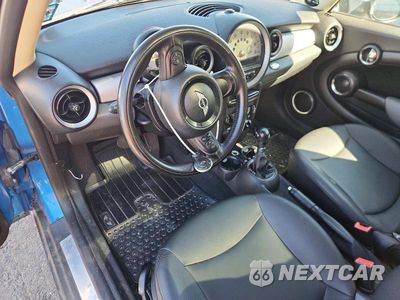 Zdjęcie 8 z 12 samochodu: 2011 MINI COOPER VIN:WMWSU3C56BT251819 - miniatura