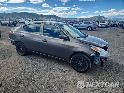 Czwarte zdjęcie samochodu z boku: 2017 NISSAN VERSA 1.6 S PLUS VIN:3N1CN7AP9HL830867 - miniatura