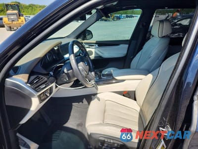 Zdjęcie 7 z 12 samochodu: 2017 BMW X5 XDRIVE50I VIN:5UXKR6C36H0J85253 - miniatura