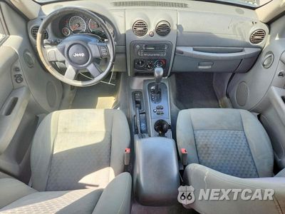 Zdjęcie 8 z 12 samochodu: 2005 JEEP LIBERTY SPORT VIN:1J8GK48KX5W516496 - miniatura
