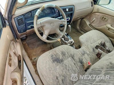 Zdjęcie 8 z 12 samochodu: 2004 TOYOTA TACOMA BASE VIN:5TENL42N74Z306339 - miniatura