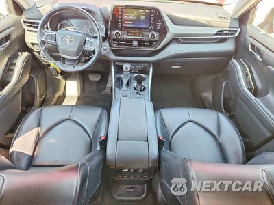 Zdjęcie 8 z 13 samochodu: 2022 TOYOTA HIGHLANDER XLE VIN:5TDGZRAH8NS093481 - miniatura