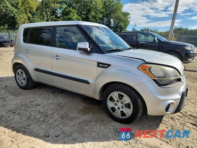 Czwarte zdjęcie samochodu z boku: 2012 KIA SOUL BASE VIN:KNDJT2A51C7464394 - miniatura