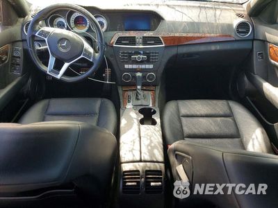 Zdjęcie 8 z 12 samochodu: 2012 MERCEDES-BENZ C 300 4MATIC VIN:WDDGF8BB2CF863609 - miniatura