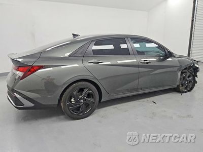 Trzecie zdjęcie samochodu z tyłu: 2026 HYUNDAI ELANTRA SEL SPORT VIN:KMHLM4DG4TU165073 - miniatura