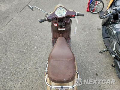 Zdjęcie 6 z 9 samochodu: 2011 VESPA LX 150IE VIN:ZAPM688F4B5000787 - miniatura