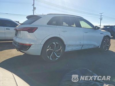 Trzecie zdjęcie samochodu z tyłu: 2024 AUDI Q8 E-TRON PREMIUM PLUS VIN:WA15AAGE8RB053521 - miniatura