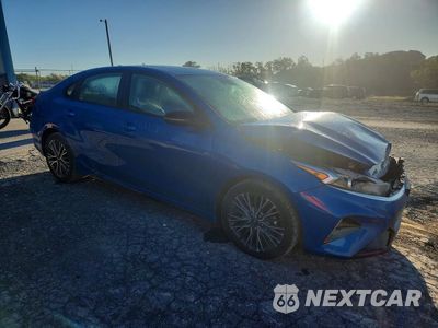 Czwarte zdjęcie samochodu z boku: 2023 KIA FORTE GT LINE VIN:3KPF54AD2PE529049 - miniatura