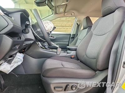 Zdjęcie 7 z 13 samochodu: 2023 TOYOTA RAV4 HYBRID XLE VIN:JTMRWRFV6PJ057840 - miniatura