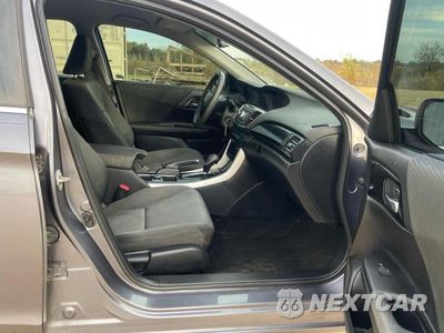 Piąte zdjęcie samochodu w środku: 2017 HONDA ACCORD LX VIN:1HGCR2F34HA135473 - miniatura