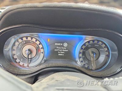 Zdjęcie 9 z 12 samochodu: 2016 CHRYSLER 300 S VIN:2C3CCAGG2GH359471 - miniatura