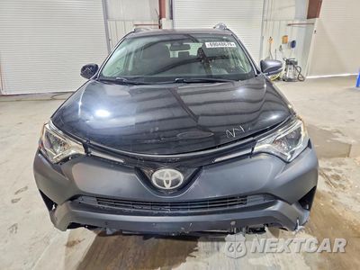 Piąte zdjęcie samochodu w środku: 2018 TOYOTA RAV4 XLE VIN:2T3WFREV7JW424452 - miniatura