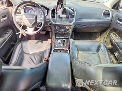 Zdjęcie 8 z 13 samochodu: 2016 CHRYSLER 300C VIN:2C3CCAEG2GH348795 - miniatura