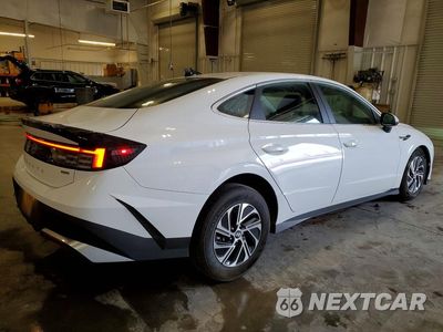 Trzecie zdjęcie samochodu z tyłu: 2026 HYUNDAI SONATA HYBRID BLUE VIN:KMHL24JJXTA171841 - miniatura