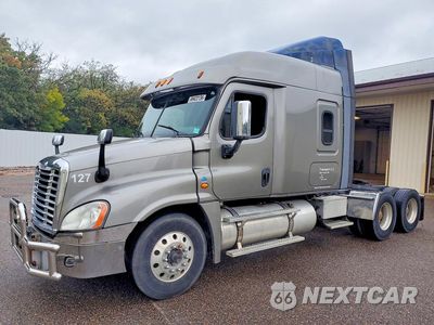 2015 FREIGHTLINER CASCADIA SEMI TRUCK 1FVXGF005FLGJ7504 - główne zdjęcie licytacji z USA - miniatura