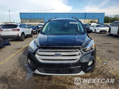 Piąte zdjęcie samochodu w środku: 2018 FORD ESCAPE SE VIN:1FMCU9GD0JUB74834 - miniatura