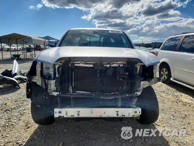 Piąte zdjęcie samochodu w środku: 2019 TOYOTA TACOMA SR5 V6 VIN:5TFSZ5ANXKX181530 - miniatura
