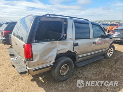 Trzecie zdjęcie samochodu z tyłu: 1999 CHEVROLET TAHOE K1500 VIN:1GNEK13R7XJ543941 - miniatura