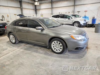 Czwarte zdjęcie samochodu z boku: 2013 CHRYSLER 200 LX VIN:1C3CCBAB0DN568925 - miniatura