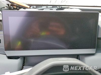 Zdjęcie 9 z 13 samochodu: 2026 TOYOTA RAV4 PLUG-IN HYBRID XSE VIN:JTM7ERAV8TD001974 - miniatura