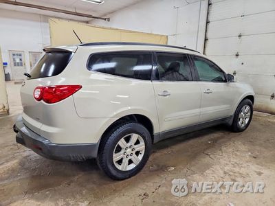 Trzecie zdjęcie samochodu z tyłu: 2011 CHEVROLET TRAVERSE LT VIN:1GNKVGED4BJ335944 - miniatura