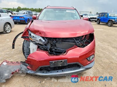 Piąte zdjęcie samochodu w środku: 2016 NISSAN ROGUE SL VIN:5N1AT2MT6GC760272 - miniatura