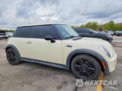 Czwarte zdjęcie samochodu z boku: 2004 MINI COOPER S VIN:WMWRE33434TD87754 - miniatura