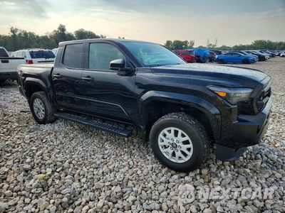 Czwarte zdjęcie samochodu z boku: 2024 TOYOTA TACOMA SR VIN:3TYLD5KN4RT008513 - miniatura