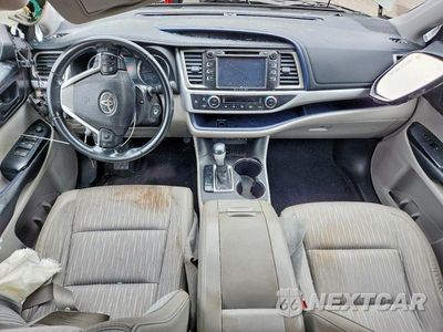 Zdjęcie 8 z 13 samochodu: 2018 TOYOTA HIGHLANDER LE PLUS VIN:5TDZZRFH3JS261491 - miniatura
