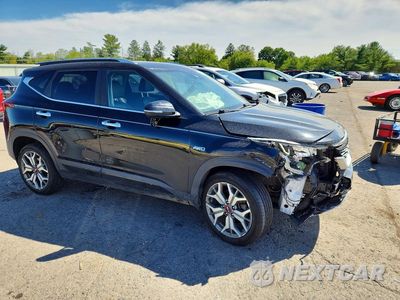 Czwarte zdjęcie samochodu z boku: 2021 KIA SELTOS SX VIN:KNDETCA21M7058467 - miniatura