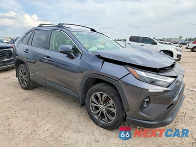 Czwarte zdjęcie samochodu z boku: 2023 TOYOTA RAV4 XLE PREMIUM VIN:JTMB6RFV7PD106348 - miniatura