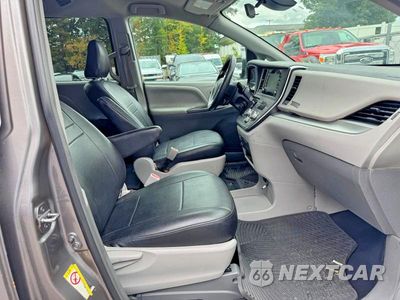 Zdjęcie 7 z 12 samochodu: 2018 TOYOTA SIENNA L VIN:5TDZZ3DC8JS908598 - miniatura