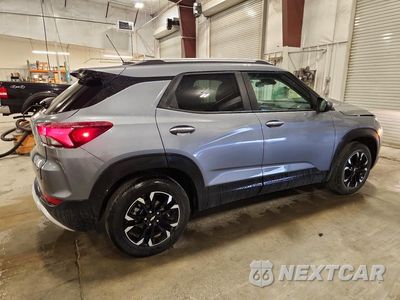 Trzecie zdjęcie samochodu z tyłu: 2021 CHEVROLET TRAILBLAZER LT VIN:KL79MPSL4MB122928 - miniatura