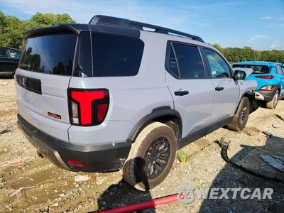 Trzecie zdjęcie samochodu z tyłu: 2026 HONDA PASSPORT TRAIL SPORT VIN:5FNYF9H58TB023991 - miniatura