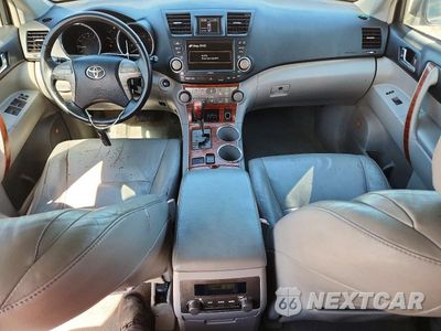 Zdjęcie 8 z 14 samochodu: 2008 TOYOTA HIGHLANDER LIMITED VIN:JTEDS42A182042651 - miniatura