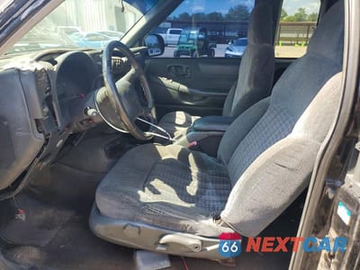 Zdjęcie 7 z 12 samochodu: 1999 GMC SONOMA VIN:1GTCT19WXX8513740 - miniatura