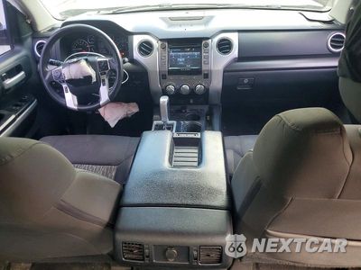 Zdjęcie 8 z 12 samochodu: 2018 TOYOTA TUNDRA CREWMAX SR5 VIN:5TFEY5F13JX240194 - miniatura