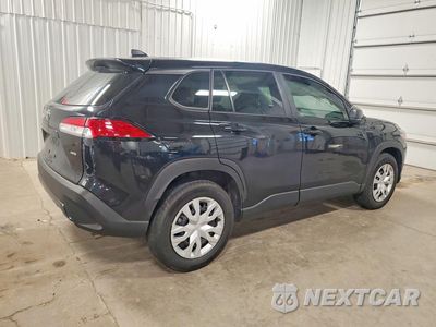 Trzecie zdjęcie samochodu z tyłu: 2022 TOYOTA COROLLA CROSS L VIN:7MUAAABG9NV036667 - miniatura